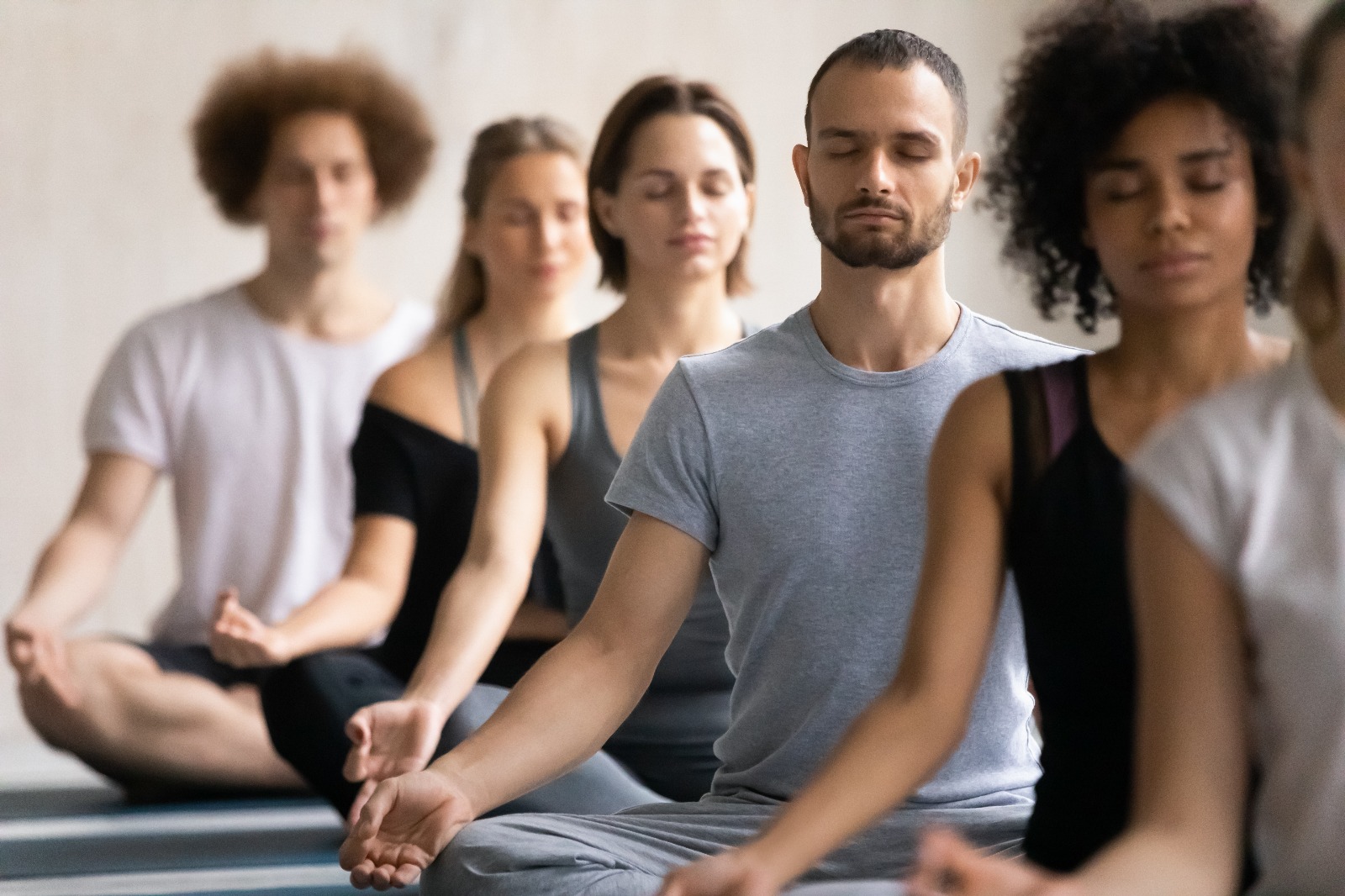 A Milestone 300 Sessions in the Making: Three Darash Ahava Facilitators Each Reach 100 Brushstrokes of Emotion® Sessions